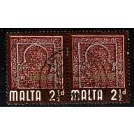Malta. 1965-70. 2½d "Saracenic Era" Fine Used pair. SG 334.